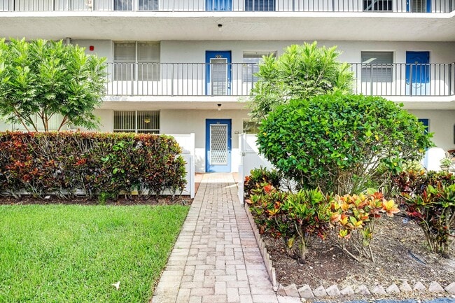 Building Photo - 6650 S Oriole Blvd