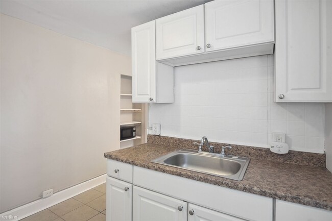 Building Photo - 1 br, 1 bath Triplex - 1707 N Gratz ST Uni...