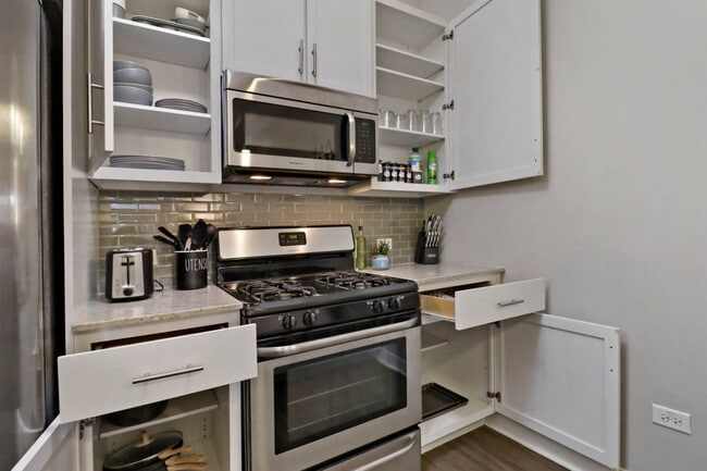 Building Photo - 256 N Addison Ave