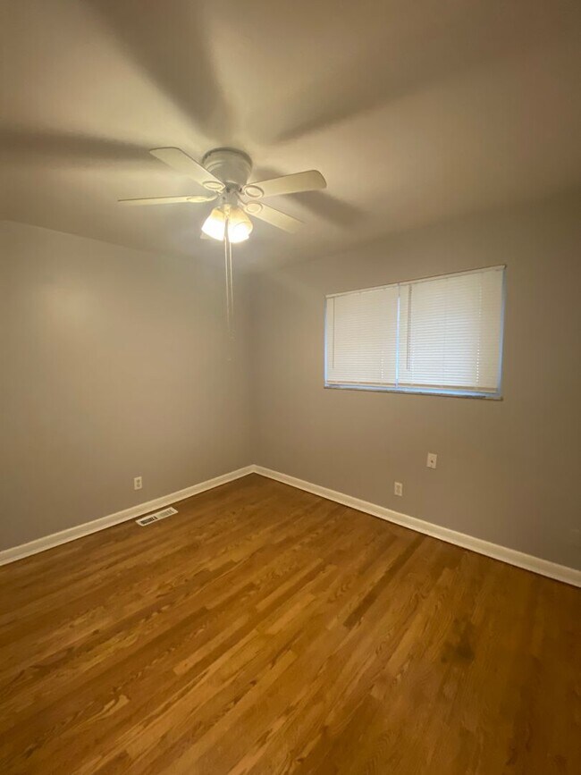 Building Photo - 2 Bed 2 Bath house with BONUS room in basement!