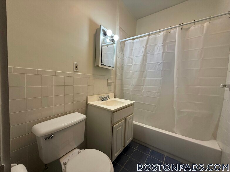 Building Photo - 163 Summer St