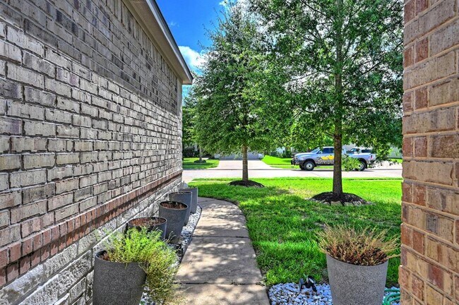 Building Photo - 5555 Casa Martin Dr