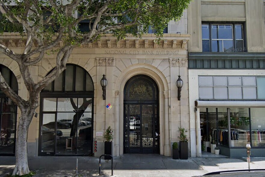 Building Photo - 810 S Spring St