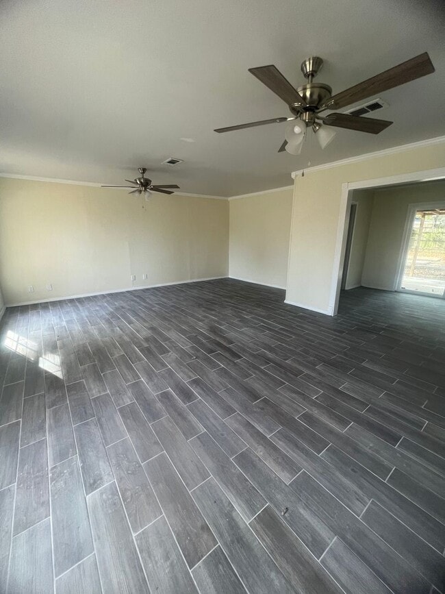 Building Photo - New Listing in Southern Hills