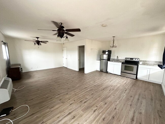 Building Photo - Studio House For Rent ASAP!
