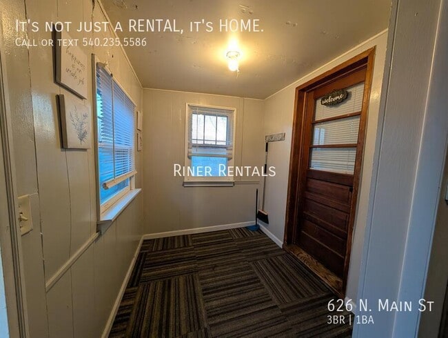 Building Photo - 626 N Main St