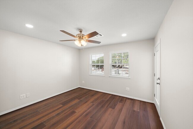 Building Photo - 4023 Breakwood Dr