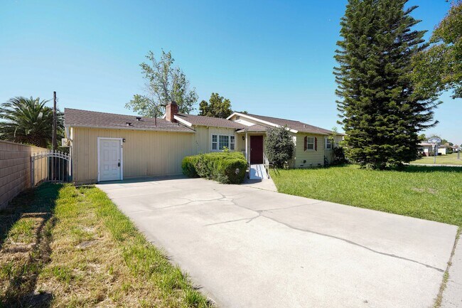 Building Photo - 241 E Etiwanda Ave