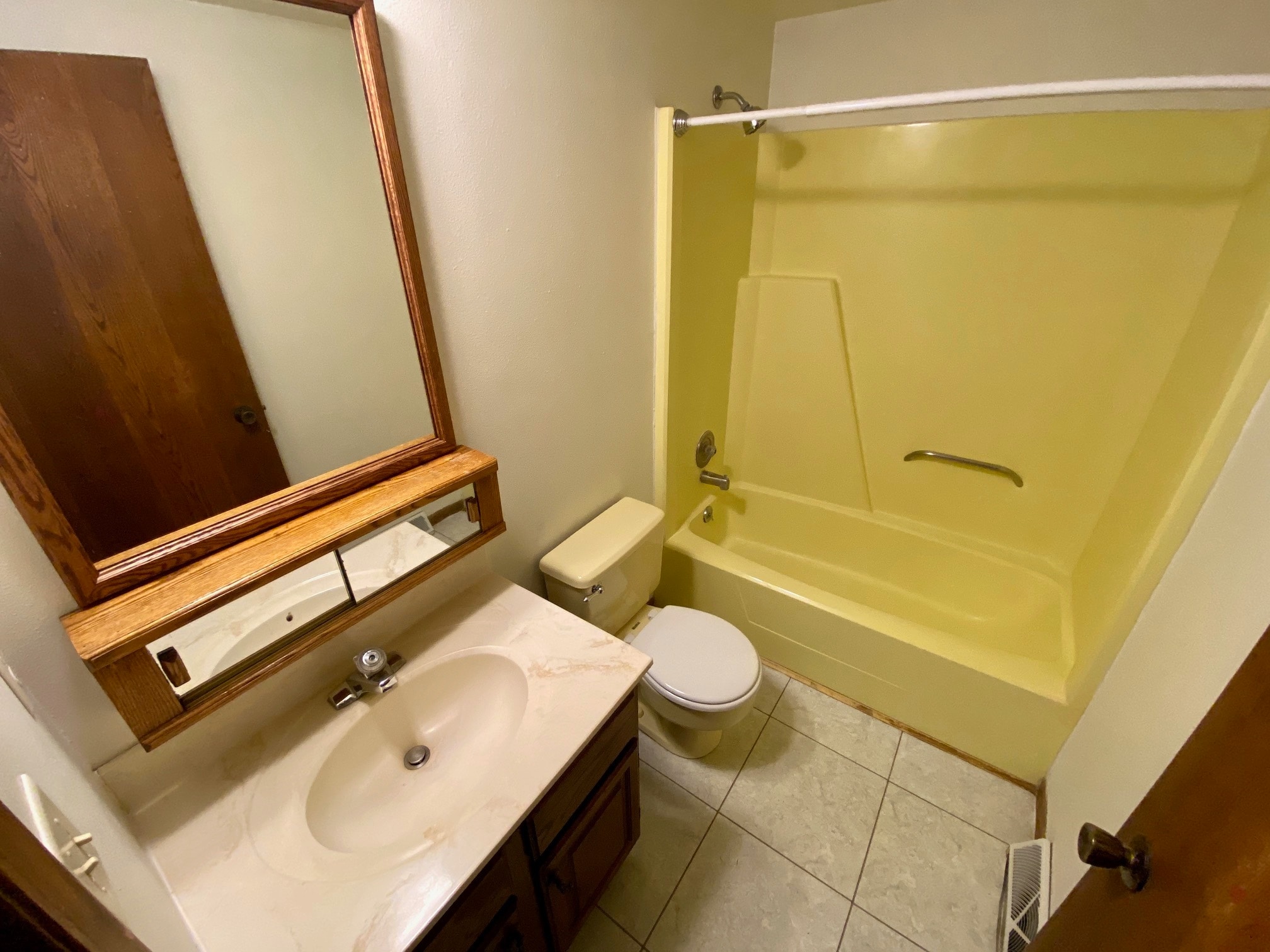 Building Photo - 610 12th Ave S