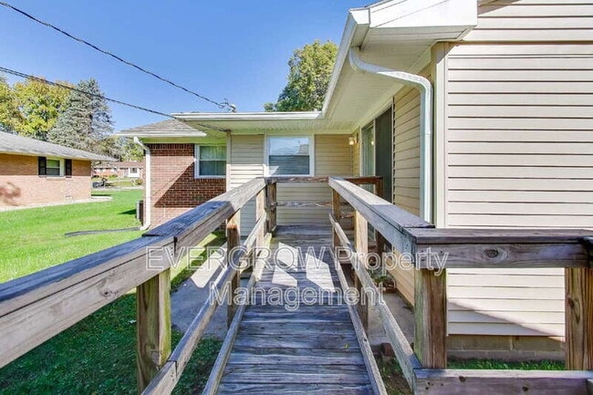 Building Photo - 705 Orchard Ln