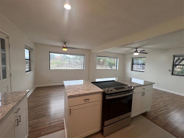 Building Photo - 2331 Live Oak Cir