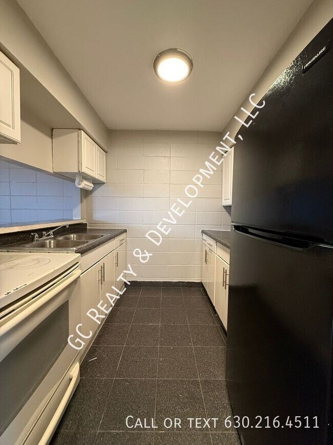 Building Photo - 231 Uteg St