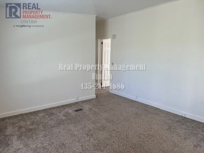 Building Photo - Cute 4 bedroom 2 bath room house