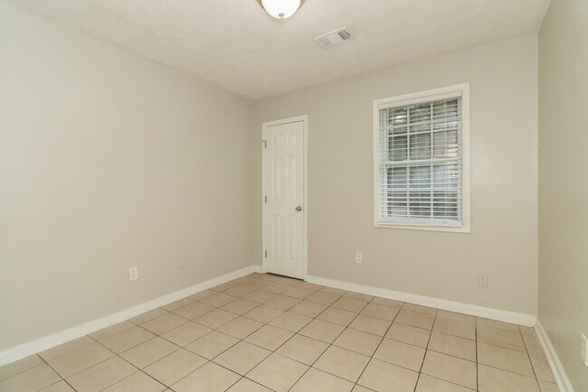 Building Photo - 5539 Hall Cir