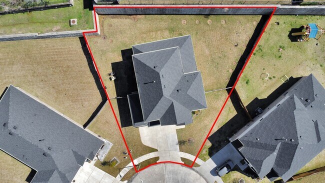 Building Photo - 501 Newcomb Holw Dr