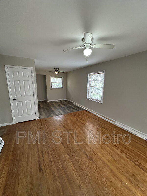 Building Photo - 262 Estridge Rd
