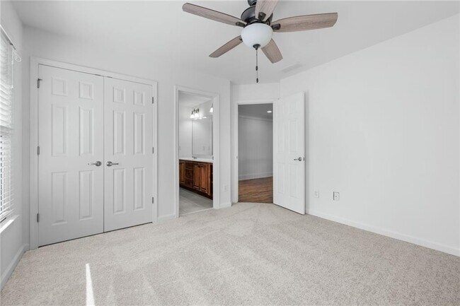 Building Photo - 1475 Boomer Cir