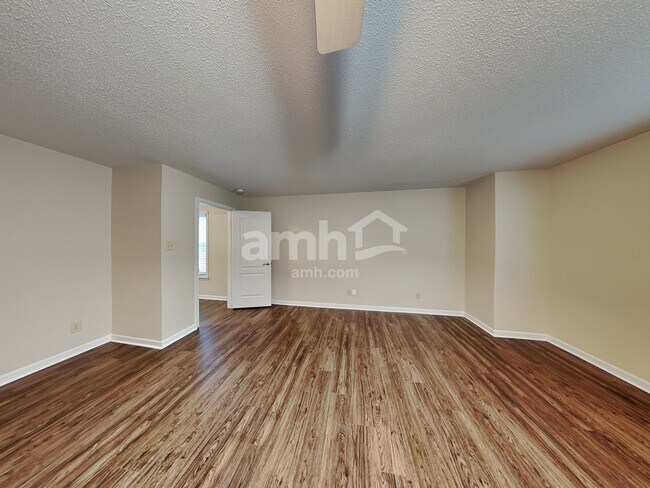 Building Photo - 5631 Hammermill Dr