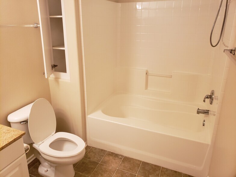 Bathroom - 2264 Watermarke Pl