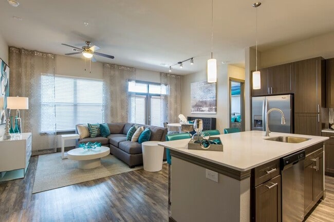 Building Photo - Live Stylish + Save $1,000
