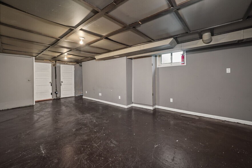 Building Photo - 324 Emmett Ave