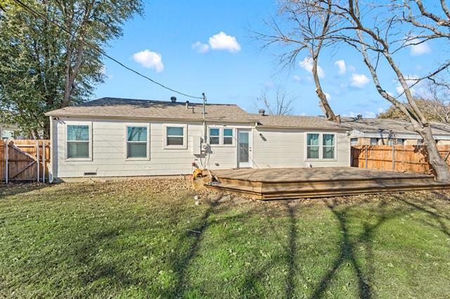 Building Photo - 3809 Carolyn Rd