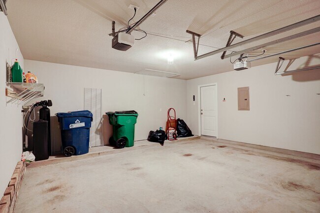 Building Photo - Warm & Inviting 4 Bedroom, 2 Bath House for Rent