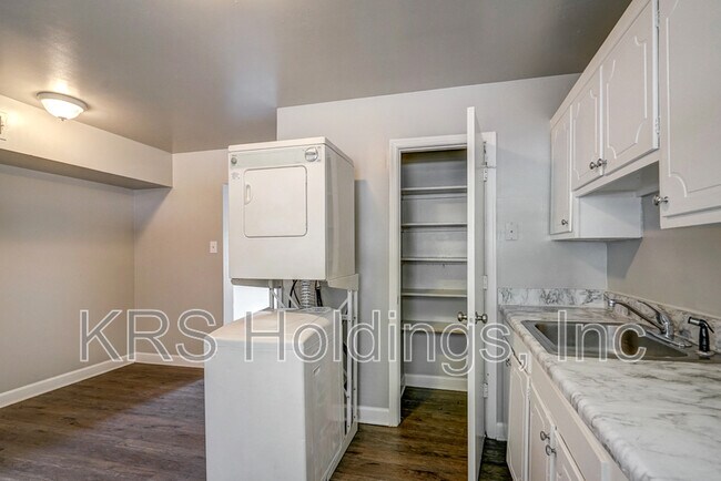 Building Photo - 5244 Goolsby Ct