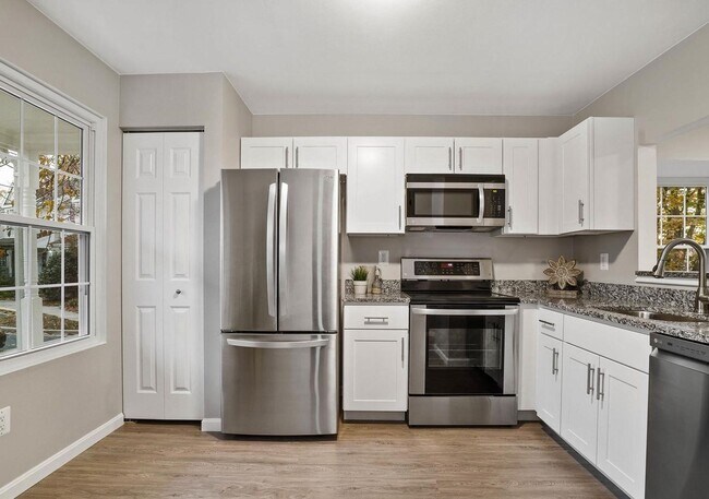 Building Photo - Gorgeous End Unit townhouse with WATER VIEWS ready mid August!