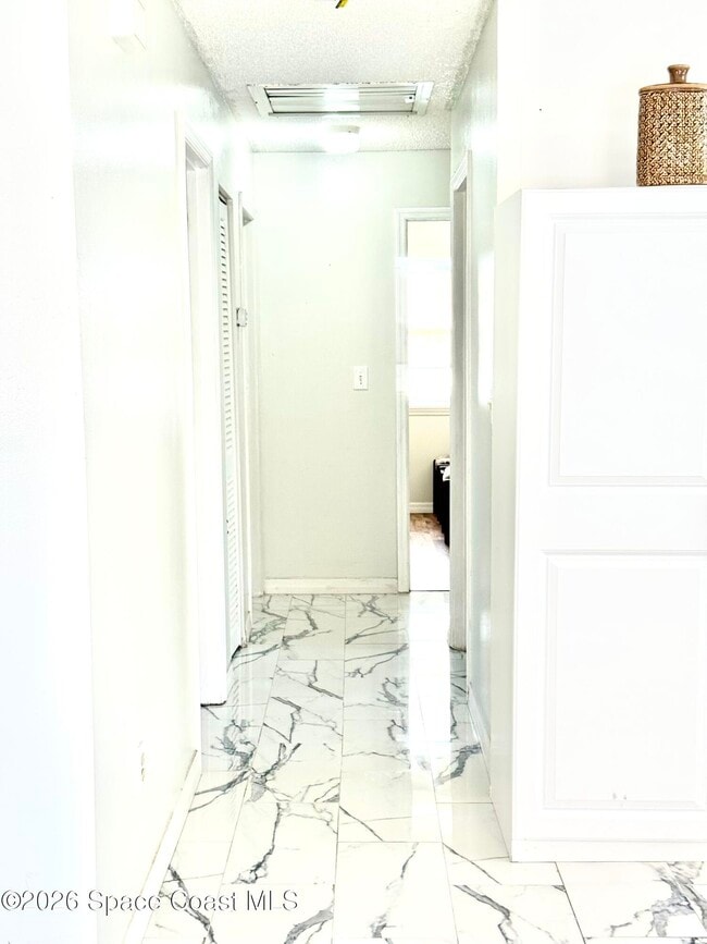 Building Photo - 885 Taluga Ave SE