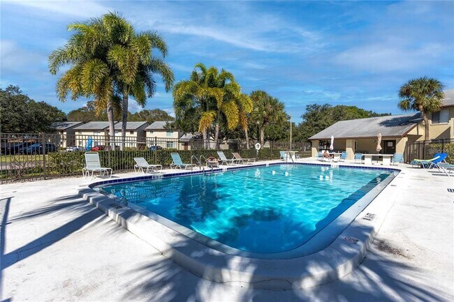 Building Photo - 4215 E Bay Dr