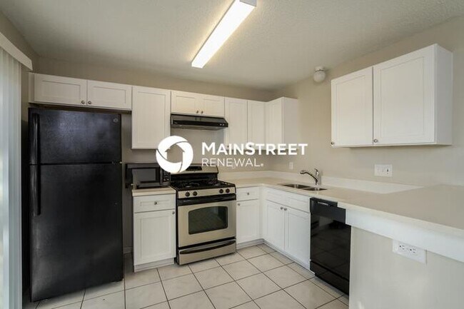 Building Photo - 4 Bedroom Pet-Friendly Home in DAVENPORT, FL with Main Street Renewal