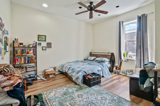 Building Photo - 2120 E Carson St