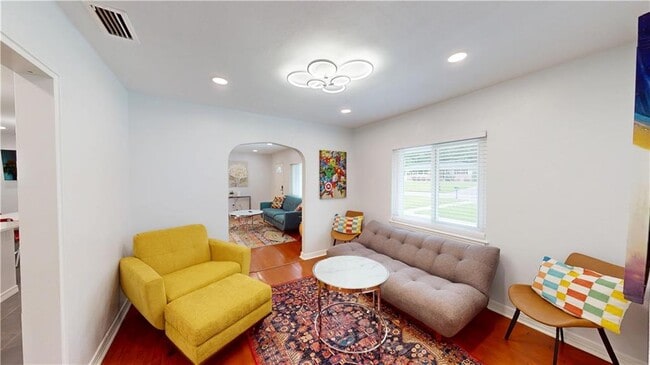 Building Photo - 2610 Walton Ave