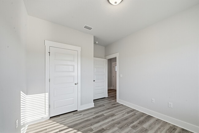 Building Photo - 1085 Hayward Lp