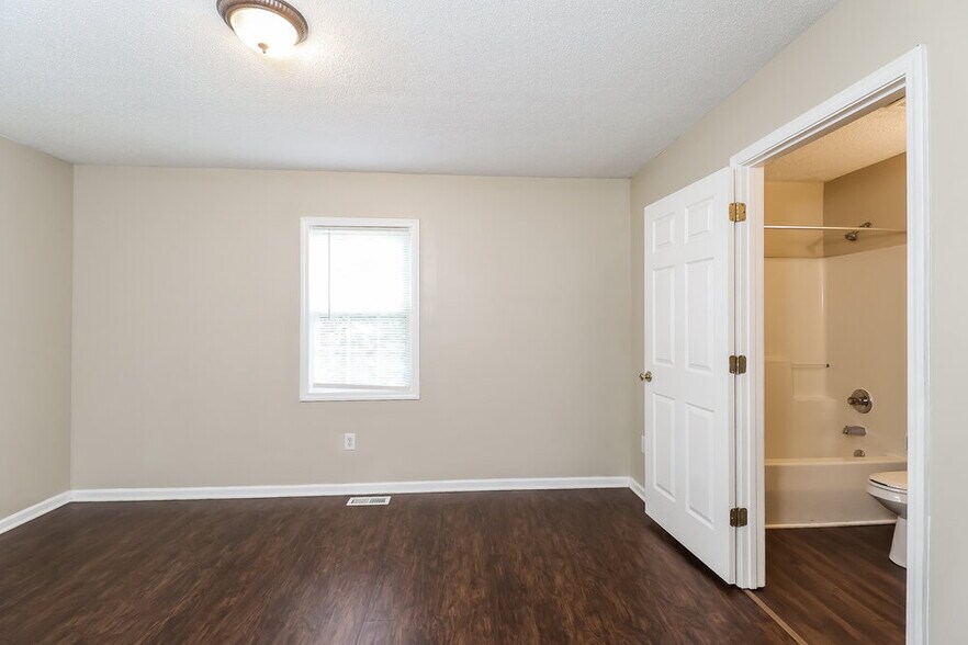 Building Photo - 103 Doree Ln