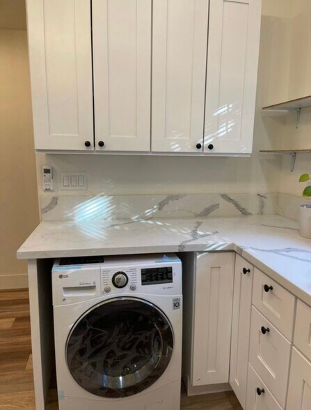 Building Photo - 13353 Killion St