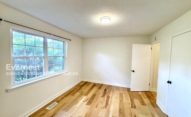 Building Photo - 3620 Missionaire Ave