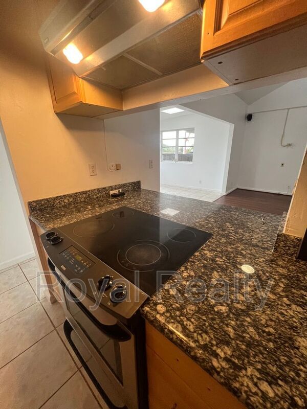 Building Photo - 94-433-433 Lanikuhana Pl