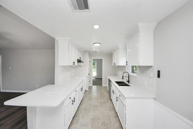 Building Photo - 10602 Raydell Dr