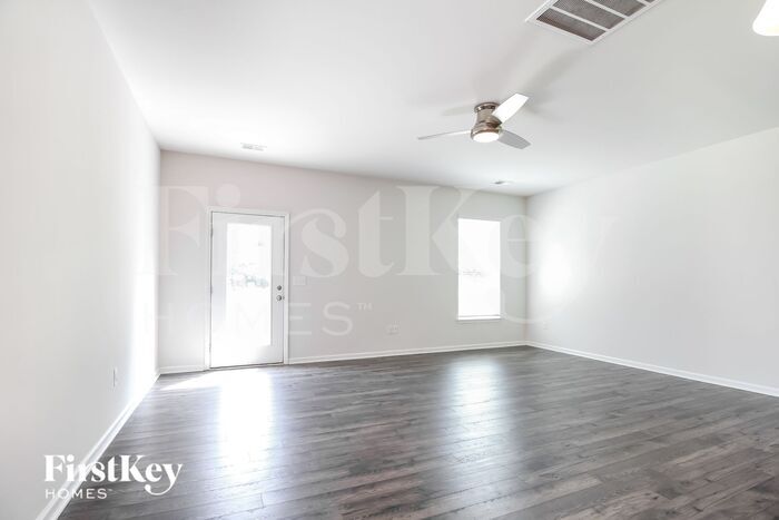 Building Photo - 1205 Mission Hill Ln