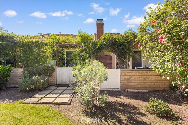 Building Photo - 15 Eucalyptus