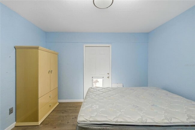 Building Photo - 7818 NE 21 Ave