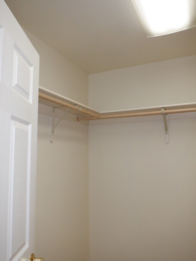 Building Photo - 3 Bed/2 Bath In River's Edge Community - G...