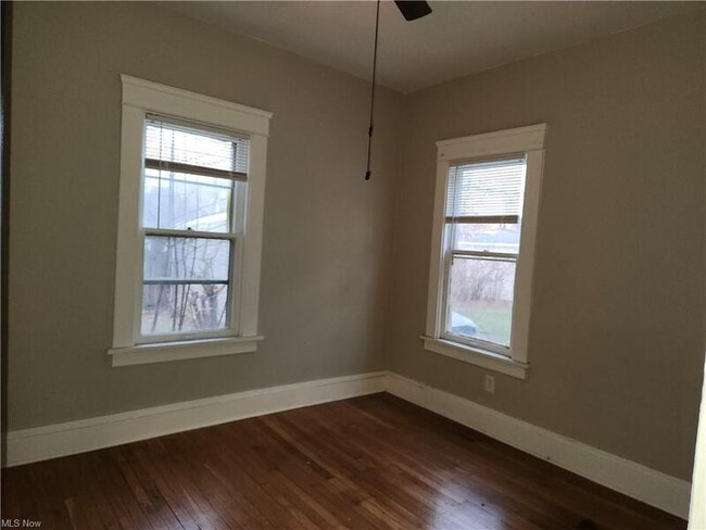Building Photo - 2831 Avondale Ave