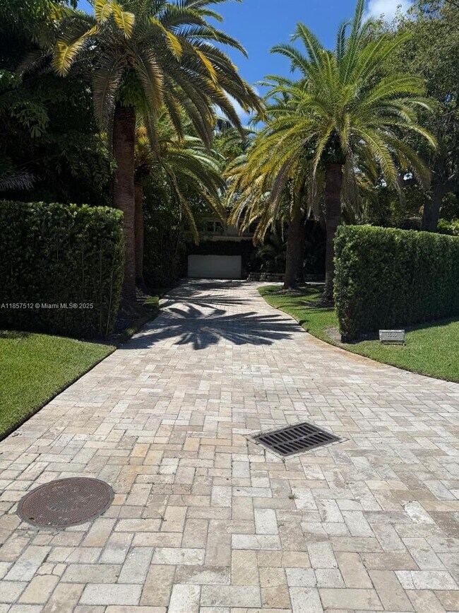 Building Photo - 6500 N Bay Rd