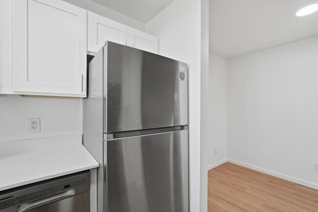 Building Photo - 317 N Vine Ave