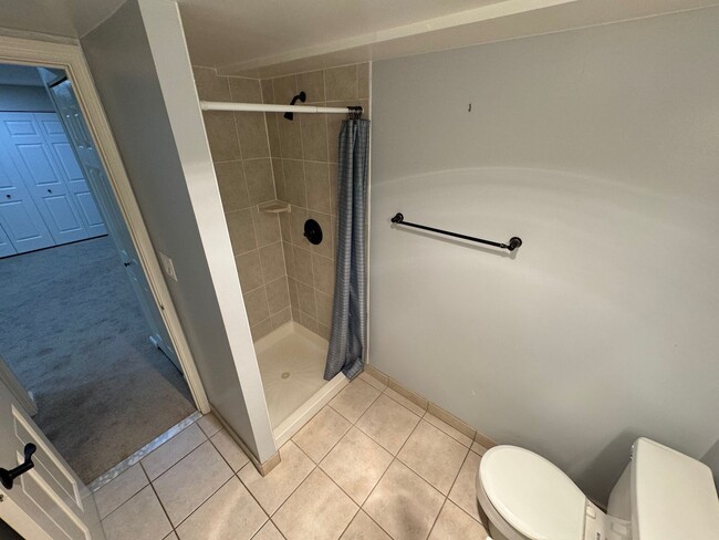 Building Photo - Spacious 2 Bed 2 Bath Condo In Vibrant The...