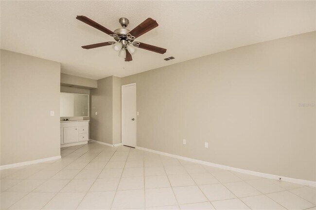 Building Photo - 4454 Sandhurst Dr