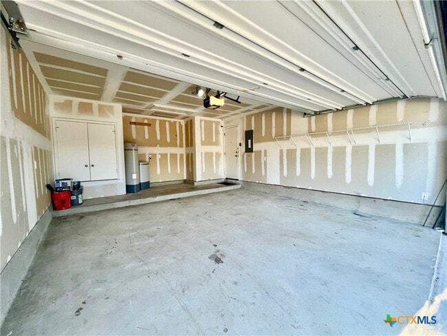 Building Photo - 738 Great Oaks Dr